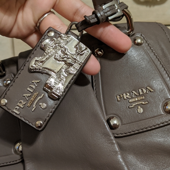 Prada bag - Picture 9 of 12